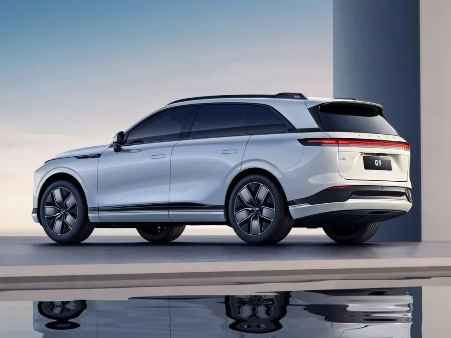 Renting Coches Xpeng G9Standard Range RWD Arctic White