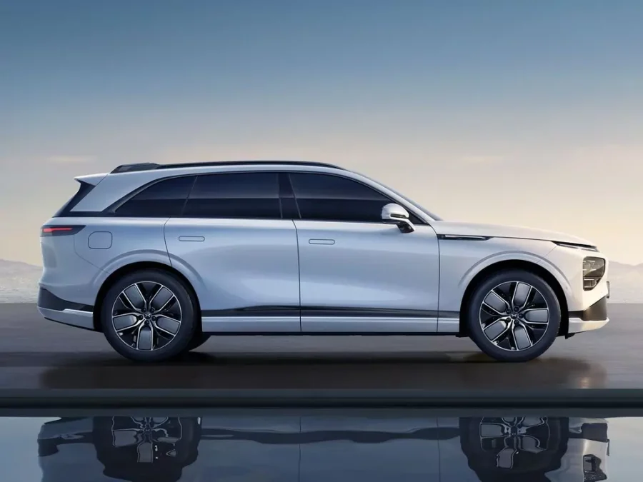 Renting Coches Xpeng G9Standard Range RWD Arctic White