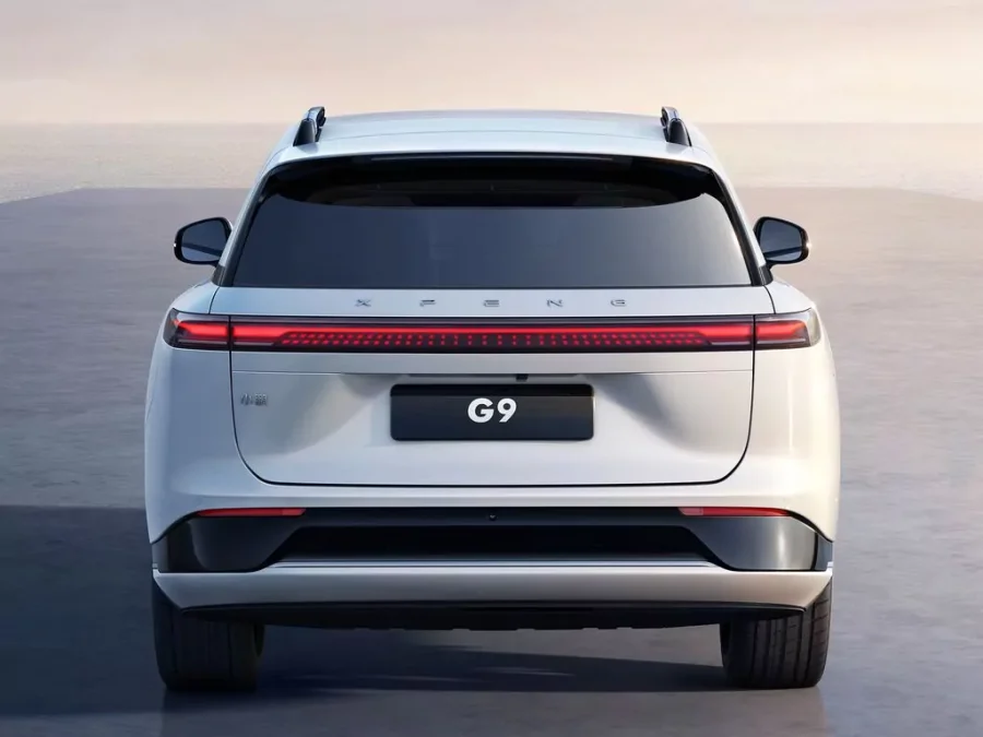 Renting Coches Xpeng G9Standard Range RWD Arctic White