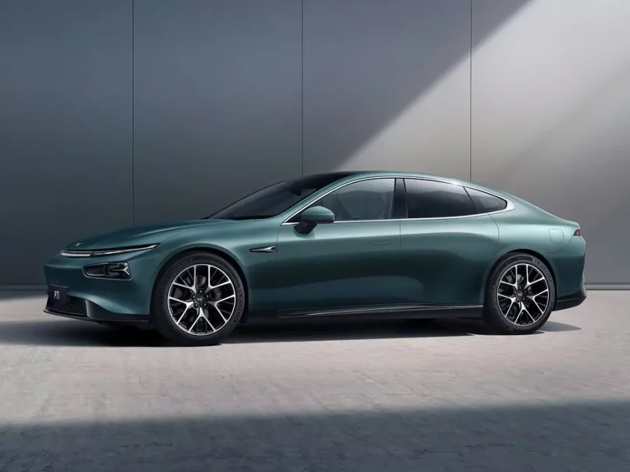 Renting Coches Xpeng P7Performance AWD Arctic White