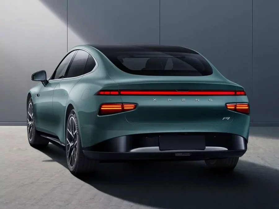 Renting Coches Xpeng P7Performance AWD Arctic White