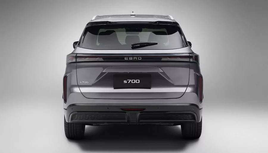 Renting Coches Ebro S7001.6 TGDI Luxury 7 DCT Gris, Blanco / Negro