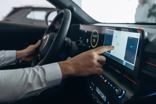 Inteligencia Artificial en Coches en 2025: Transformación del Sector Automotriz