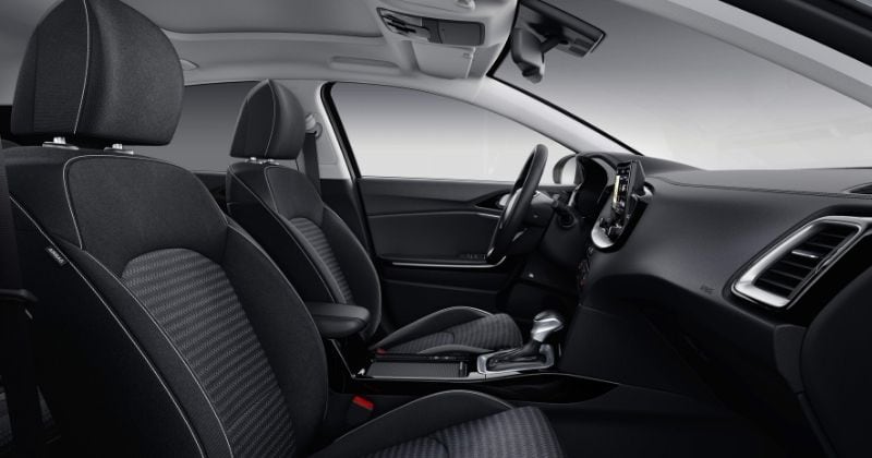 Renting Coches Kia XCeed1.0 MHEV Drive Cassa White, Lunar Silver, Dark Penta Metal, Blue Flame, Black Pearl