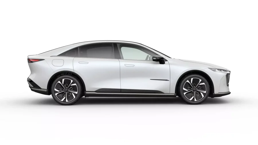 Renting Coches Mazda 6eEV Takumi Blanco