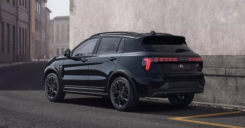 Renting Coches Lynk & Co 011.5 PHEV More Crystal White, Sparking Black