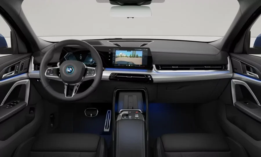 Renting Coches BMW iX2eDrive20 Portimao Blue, Black Sapphire