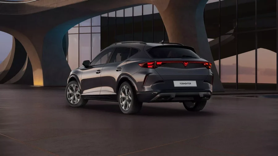 Renting Coches Cupra Formentor1.5 eTSI 110kW DSG Gris Magnetic (Metalizado), Blanco Nevada (Metalizado) 