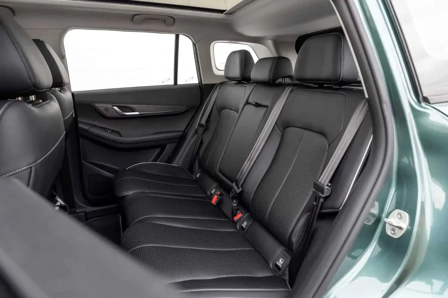 Renting Coches Jaecoo 51.6 TGDI Exclusive Blanco Aura, Gris Antracita, Verde Posidonia