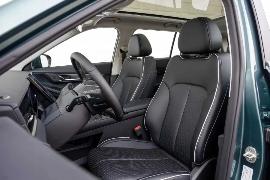 Renting Coches Jaecoo 51.6 TGDI Exclusive Blanco Aura, Gris Antracita, Verde Posidonia