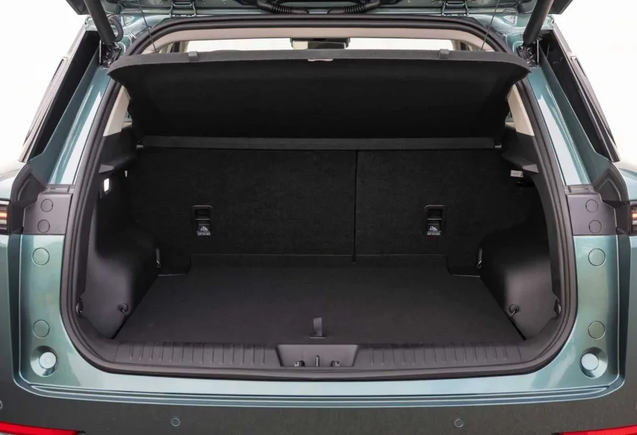 Renting Coches Jaecoo 51.6 TGDI Exclusive Blanco Aura, Gris Antracita, Verde Posidonia