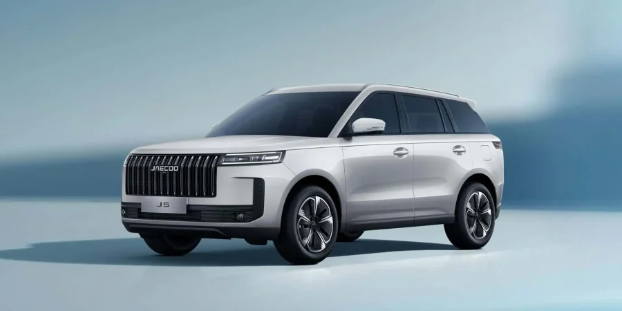 Renting Coches Jaecoo 51.6 TGDI Exclusive Blanco Aura, Gris Antracita, Verde Posidonia