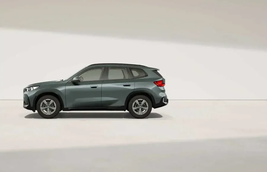 Renting Coches BMW X1xDrive20d Premium Package Cape York Green metalizado
