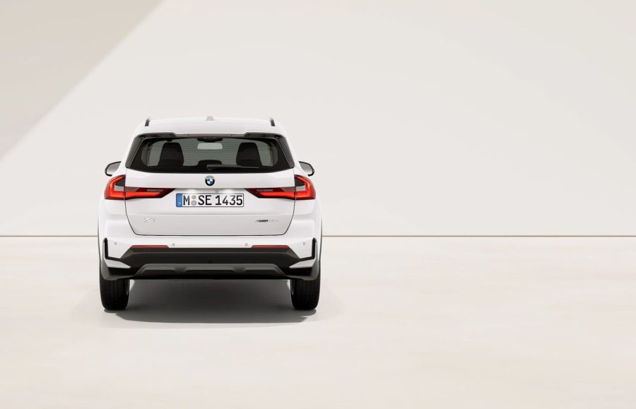 Renting Coches BMW X1sDrive18d Premium Package Mineral White metalizado