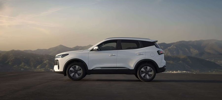 Renting Coches Ebro S4001.5 DHE HEV Excellence CVT Blanco Khaki, Gris Phantom