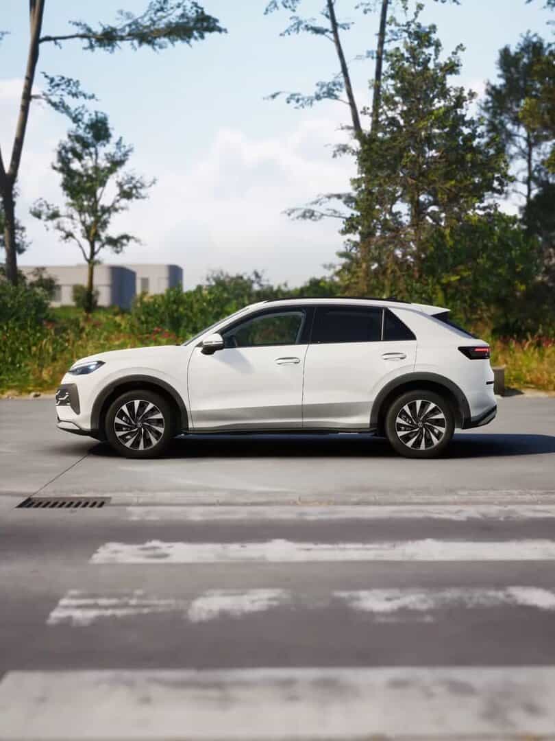 Renting Coches Volkswagen T-Roc1.5 eTSI 85kW DSG MAS Blanco Punto, Gris Lobo
