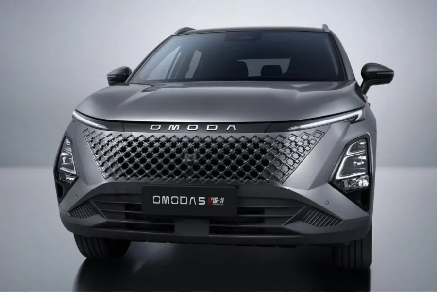 Renting Coches Omoda 51.5 TGDI HEV Pure Gris, Blanco