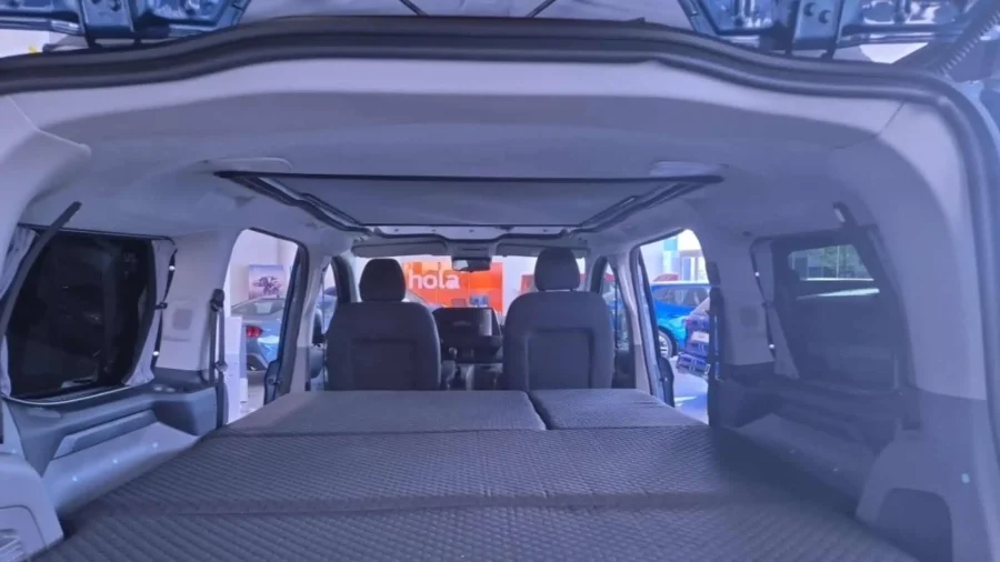 Renting Coches Ford TransitCustom Kombi 2.0 EcoBlue 320 L1 Trend CAMPERIZADA Magnetic