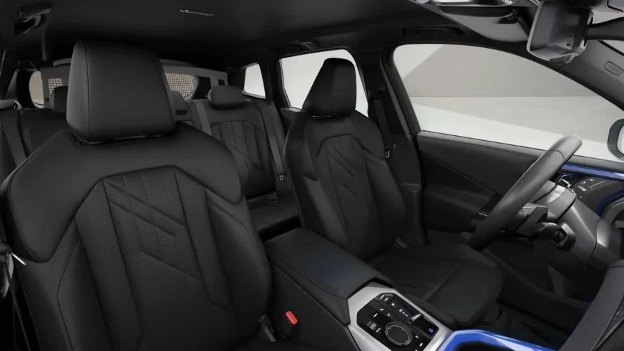 Renting Coches BMW X320d xDrive M Sport Arctic Race Blue, Black Sapphire