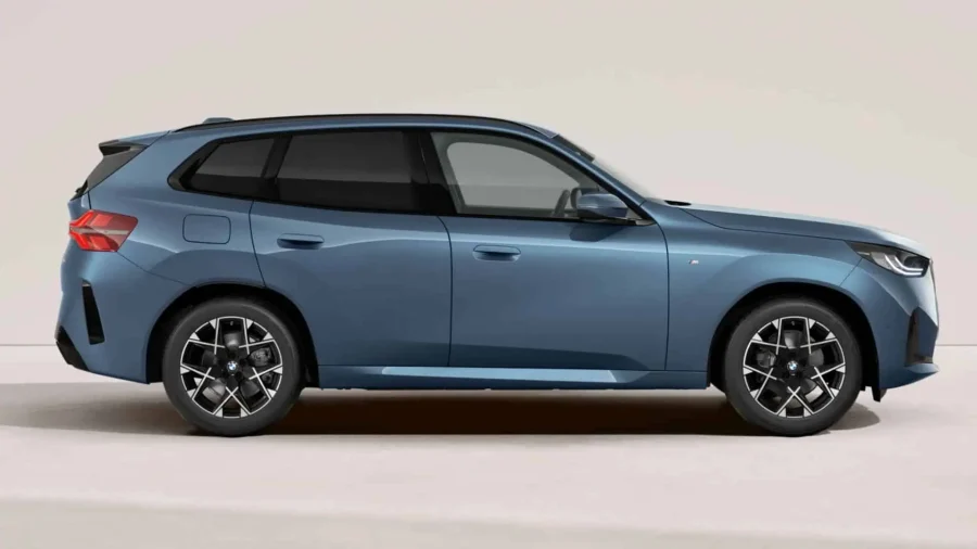 Renting Coches BMW X320d xDrive M Sport Arctic Race Blue, Black Sapphire
