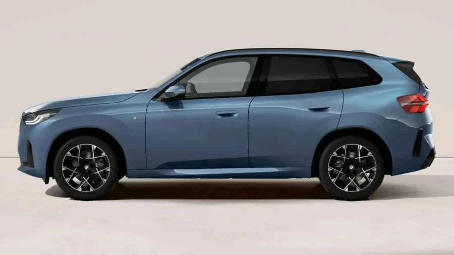 Renting Coches BMW X320d xDrive M Sport Arctic Race Blue, Black Sapphire