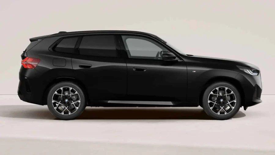 Renting Coches BMW X330e xDrive M Sport Black Sapphire, Arctic Race Blue