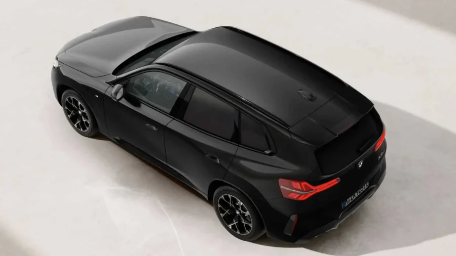 Renting Coches BMW X330e xDrive M Sport Black Sapphire, Arctic Race Blue