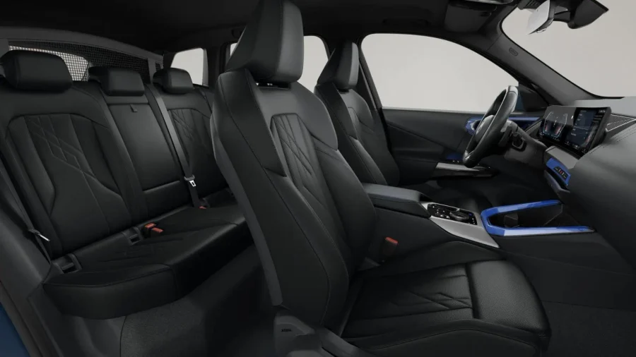 Renting Coches BMW X320d xDrive M Sport Arctic Race Blue, Black Sapphire