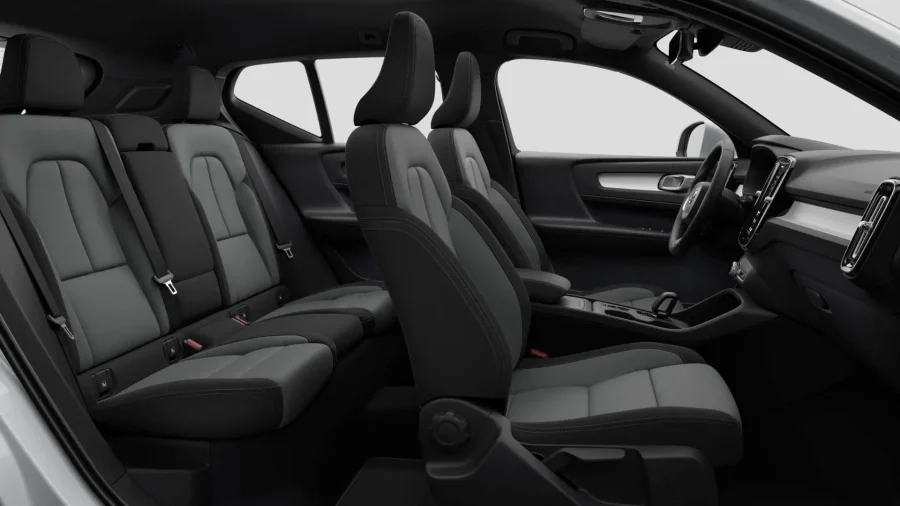 Renting Coches Volvo XC402.0 B3 G Core Auto Crystal White