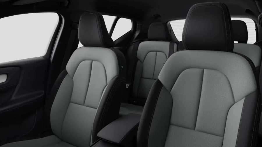 Renting Coches Volvo XC402.0 B3 G Core Auto Crystal White