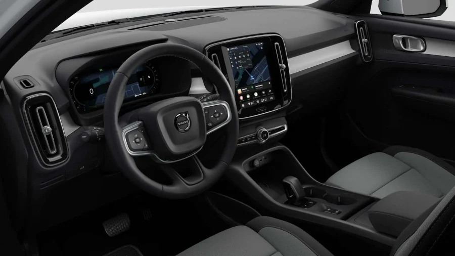 Renting Coches Volvo XC402.0 B3 G Core Auto Crystal White