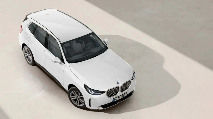 Renting Coches BMW X330e xDrive Alpine White
