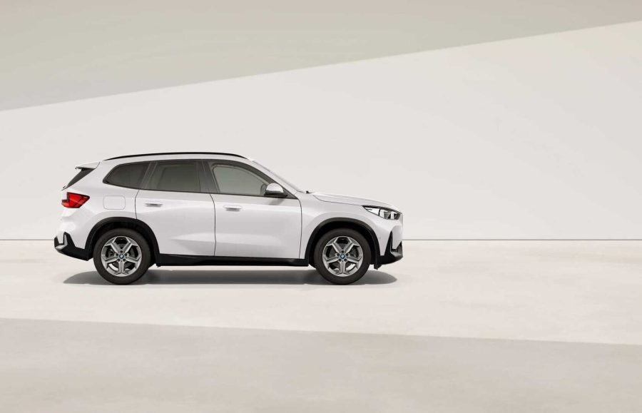 Renting Coches BMW X1sDrive 20d Mineral White, Night Dusk Blue