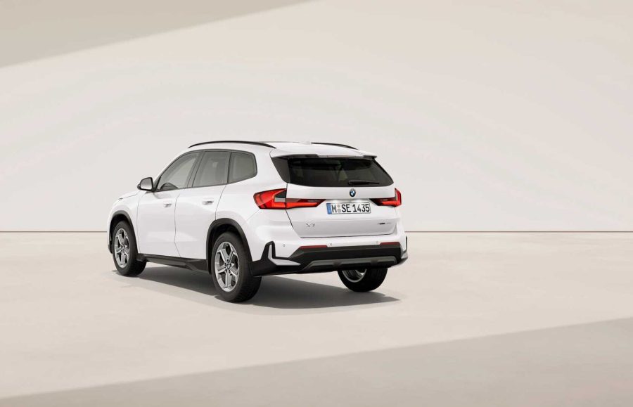 Renting Coches BMW X1sDrive 20d Mineral White, Night Dusk Blue