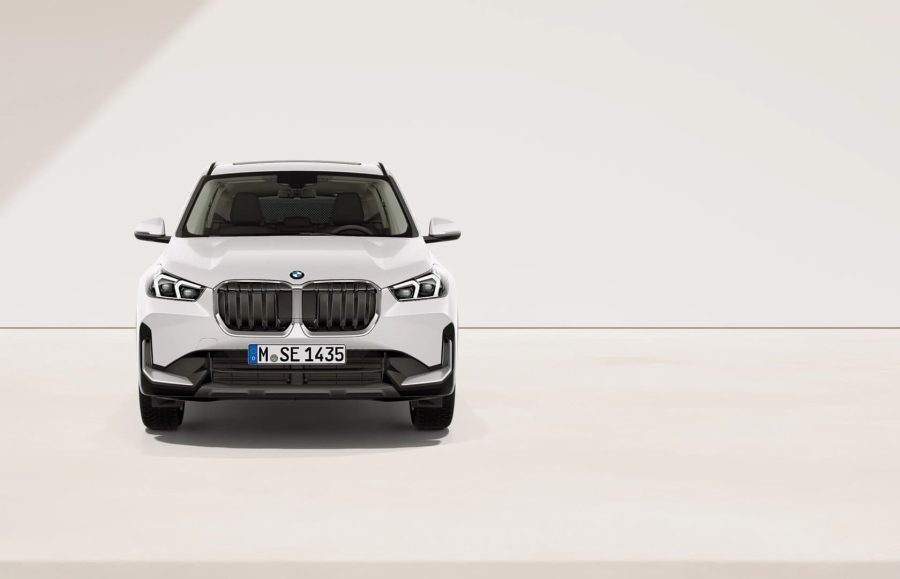 Renting Coches BMW X1sDrive 20d Mineral White, Night Dusk Blue
