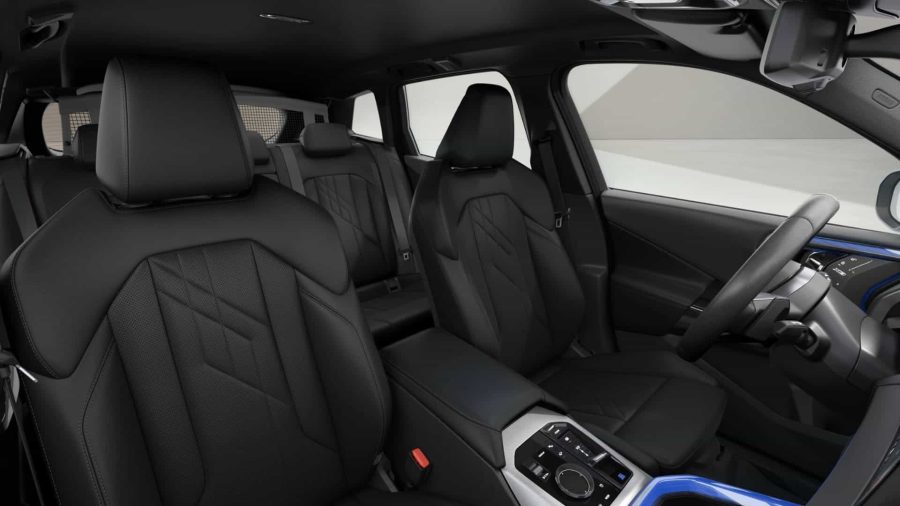 Renting Coches BMW X320d xDrive M Sport Arctic Race Blue, Black Sapphire