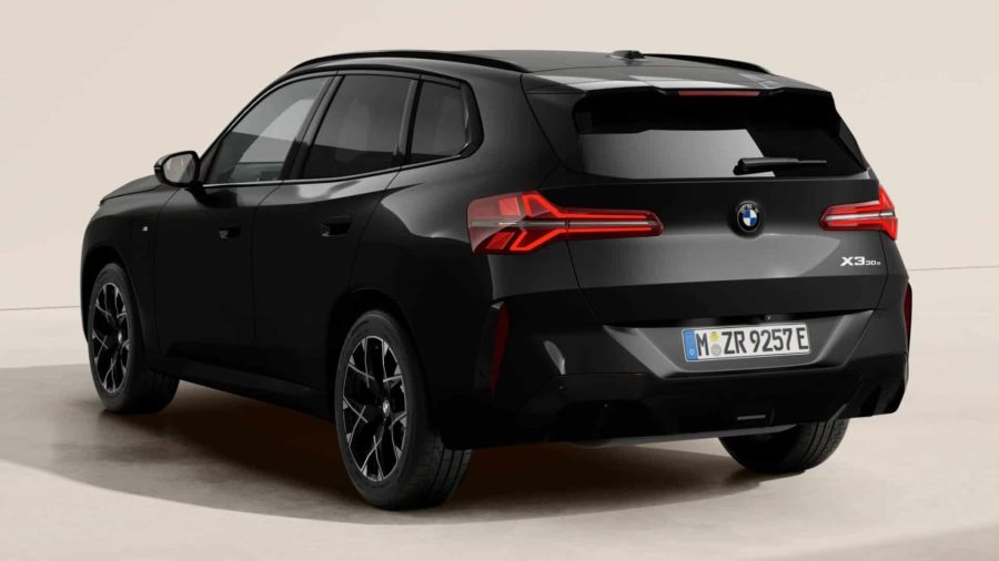 Renting Coches BMW X330e xDrive M Sport Black Sapphire, Arctic Race Blue