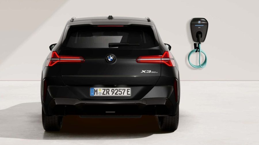 Renting Coches BMW X330e xDrive M Sport Black Sapphire, Arctic Race Blue
