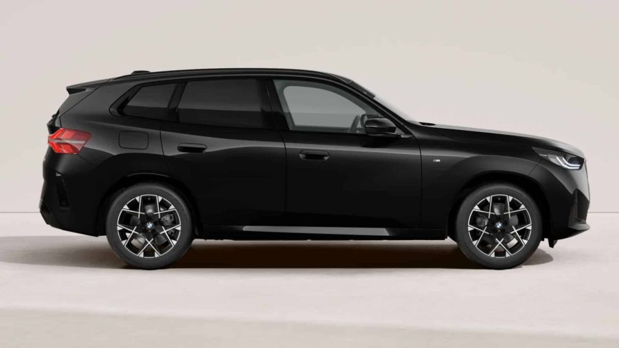 Renting Coches BMW X330e xDrive M Sport Black Sapphire, Arctic Race Blue