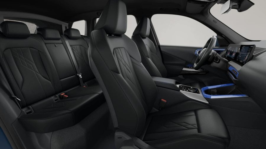 Renting Coches BMW X320d xDrive M Sport Arctic Race Blue, Black Sapphire