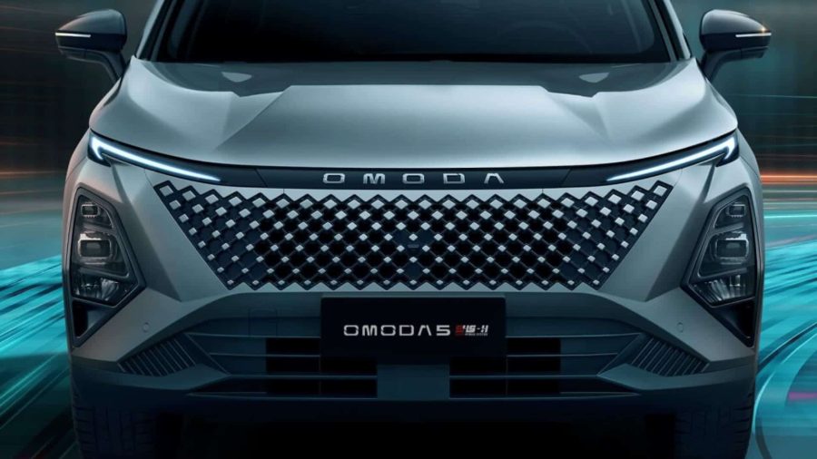 Renting Coches Omoda 51.5 TGDI 165kW HEV Business Blanco techo negro, Plata techo negro, Negro